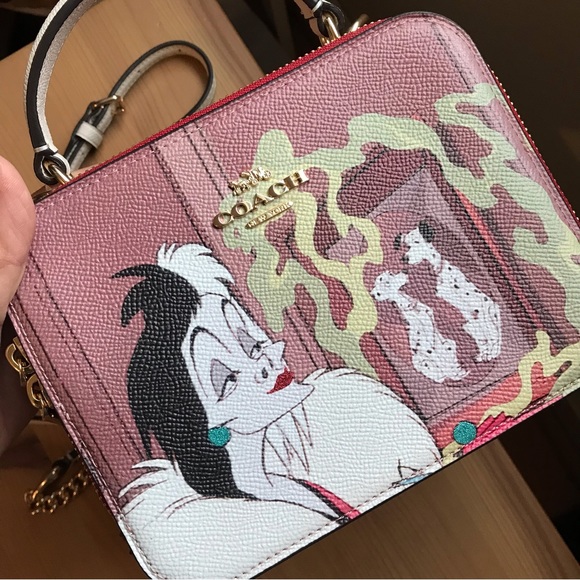 🎃 Disney X Coach Box Crossbody With Cruella Motif - Picture 9 of 12